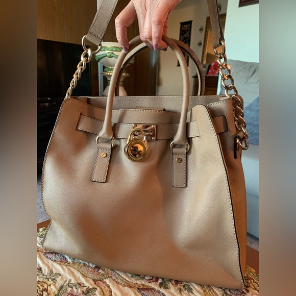 Women’s Michael Kors Purse - Picture 3 of 3